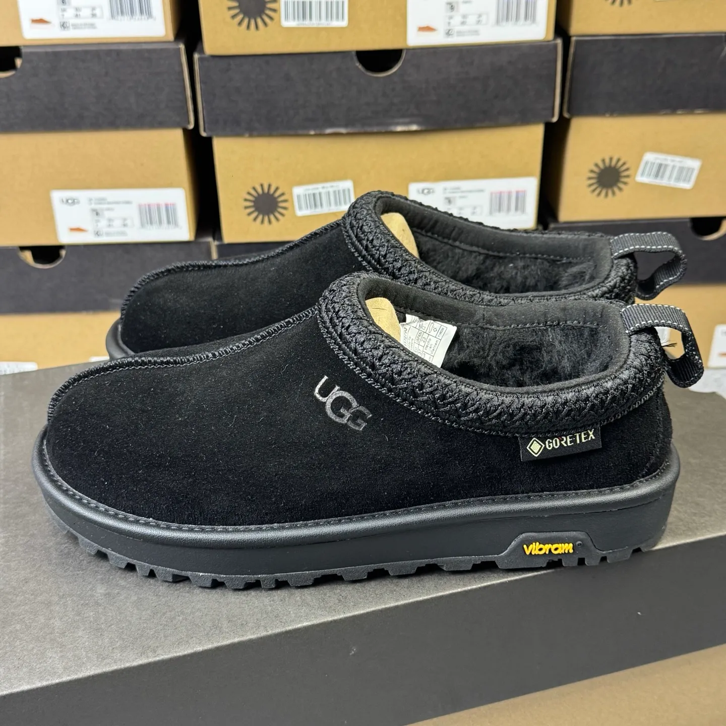 Pick up locally 💰520. The core recommendation is good price. The platform is exclusively for foreign trade. UGG Tasman GTX winter neutral snow shoes 1172790. Produced by ten-year-old brand shoemaking factory production line. Pay attention to every detail. Longfeng A-grade genuine sheep fur. Completely built in accordance with the ZP process. Size: 35 36 37 38 39 40 41 42 43 44 45